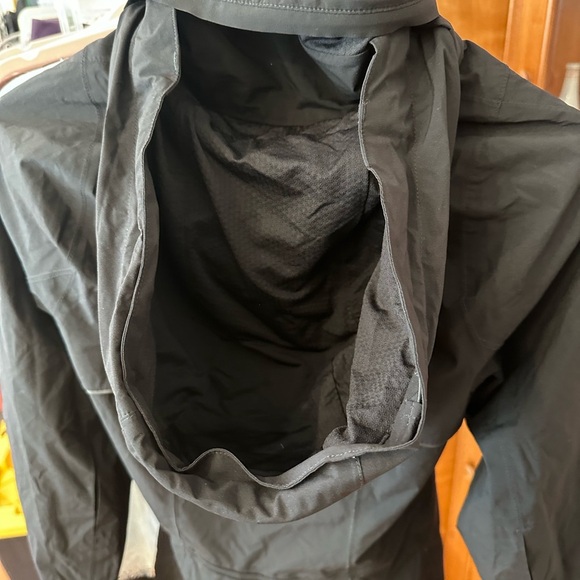 Lululemon Run: In The Rain Jacket
Black - Picture 11 of 16